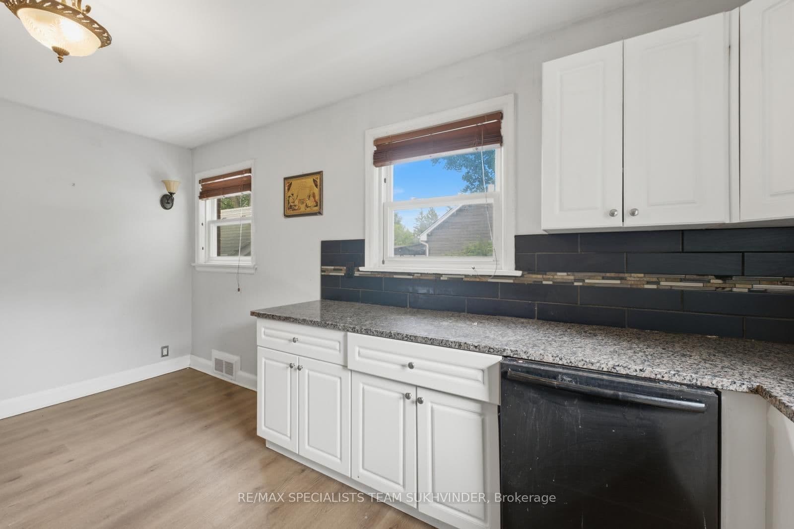 156 Mill Street S thumbnail 18