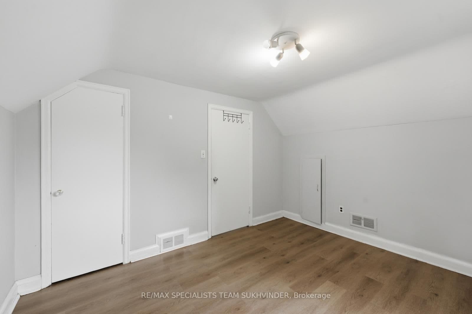 156 Mill Street S thumbnail 28