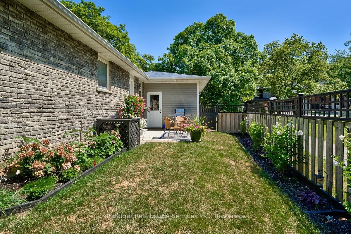 461 Maple Avenue thumbnail 4