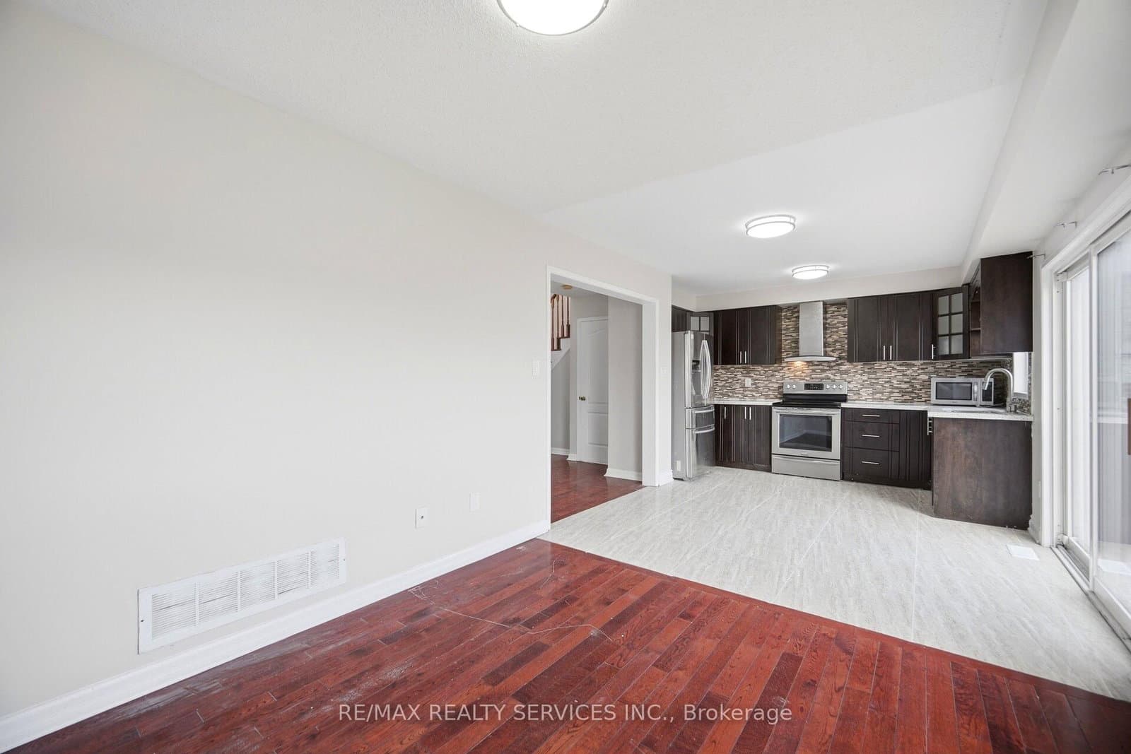249 Sunny Meadow Boulevard thumbnail 14
