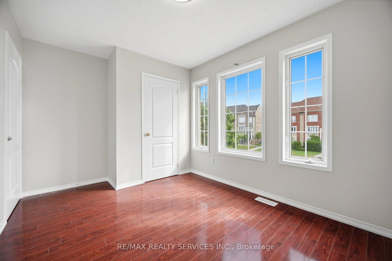 249 Sunny Meadow Boulevard thumbnail 23