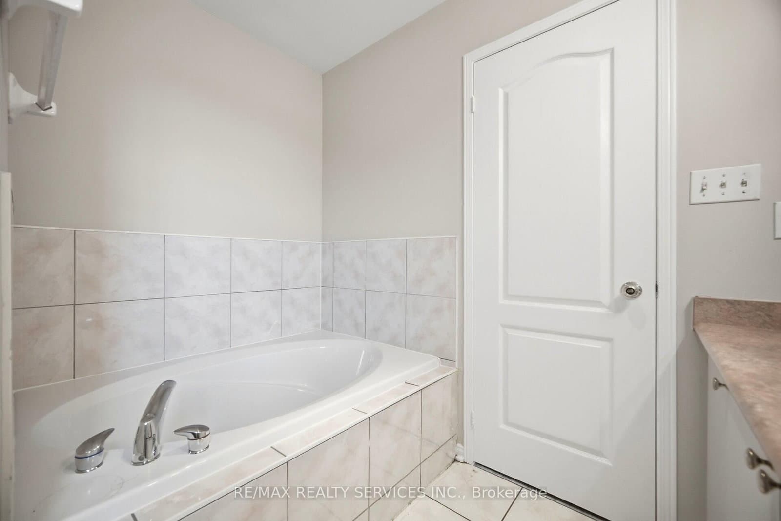 249 Sunny Meadow Boulevard thumbnail 29