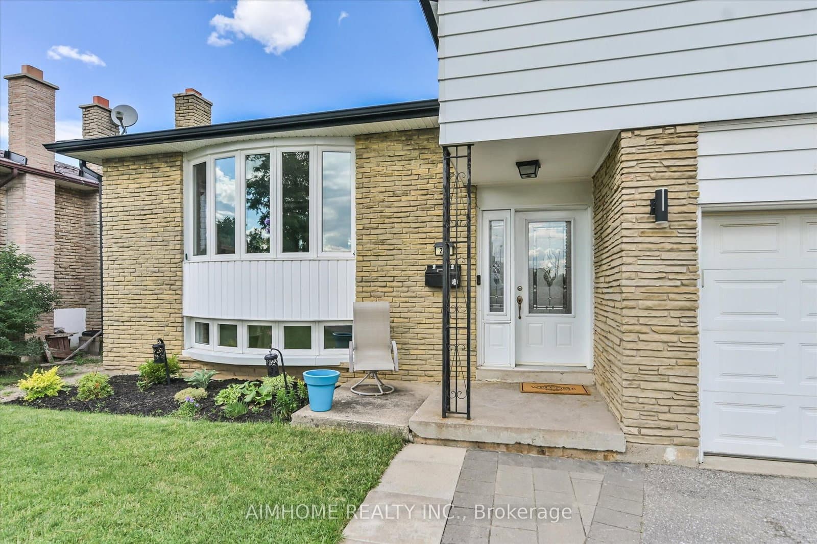 232 McMurchy Avenue thumbnail 4