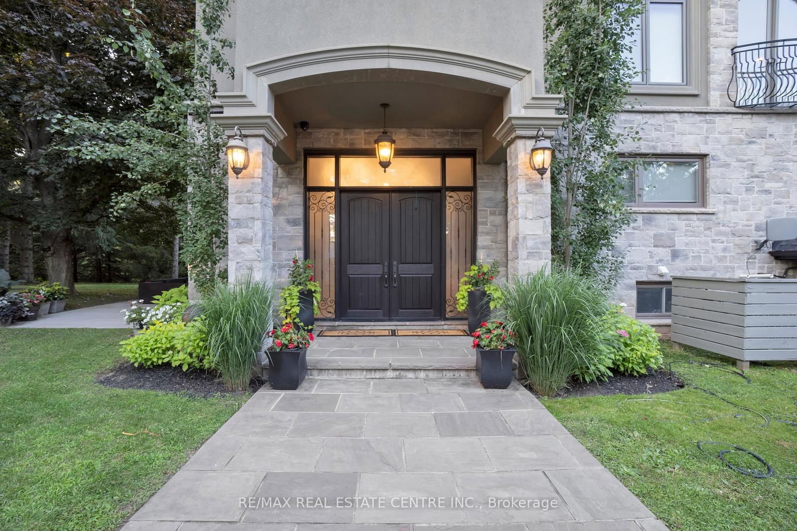1175 Derry Road thumbnail 4