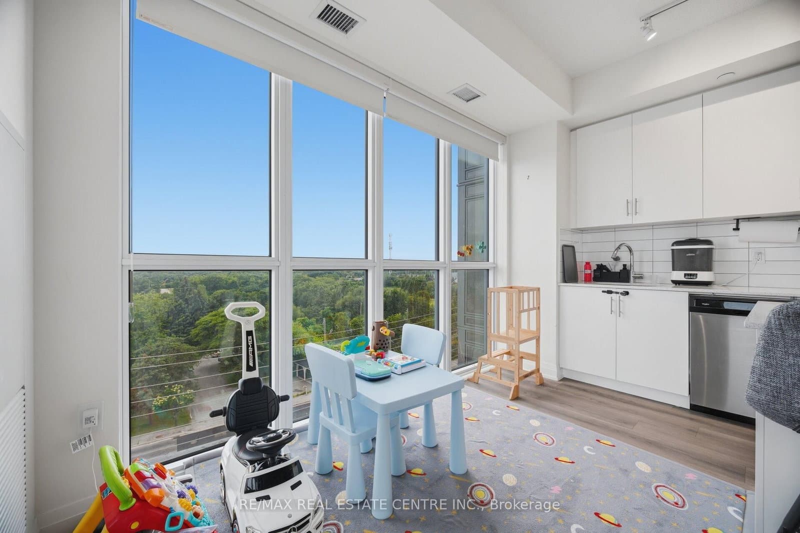 509 Dundas Street W, Unit 618 thumbnail 17