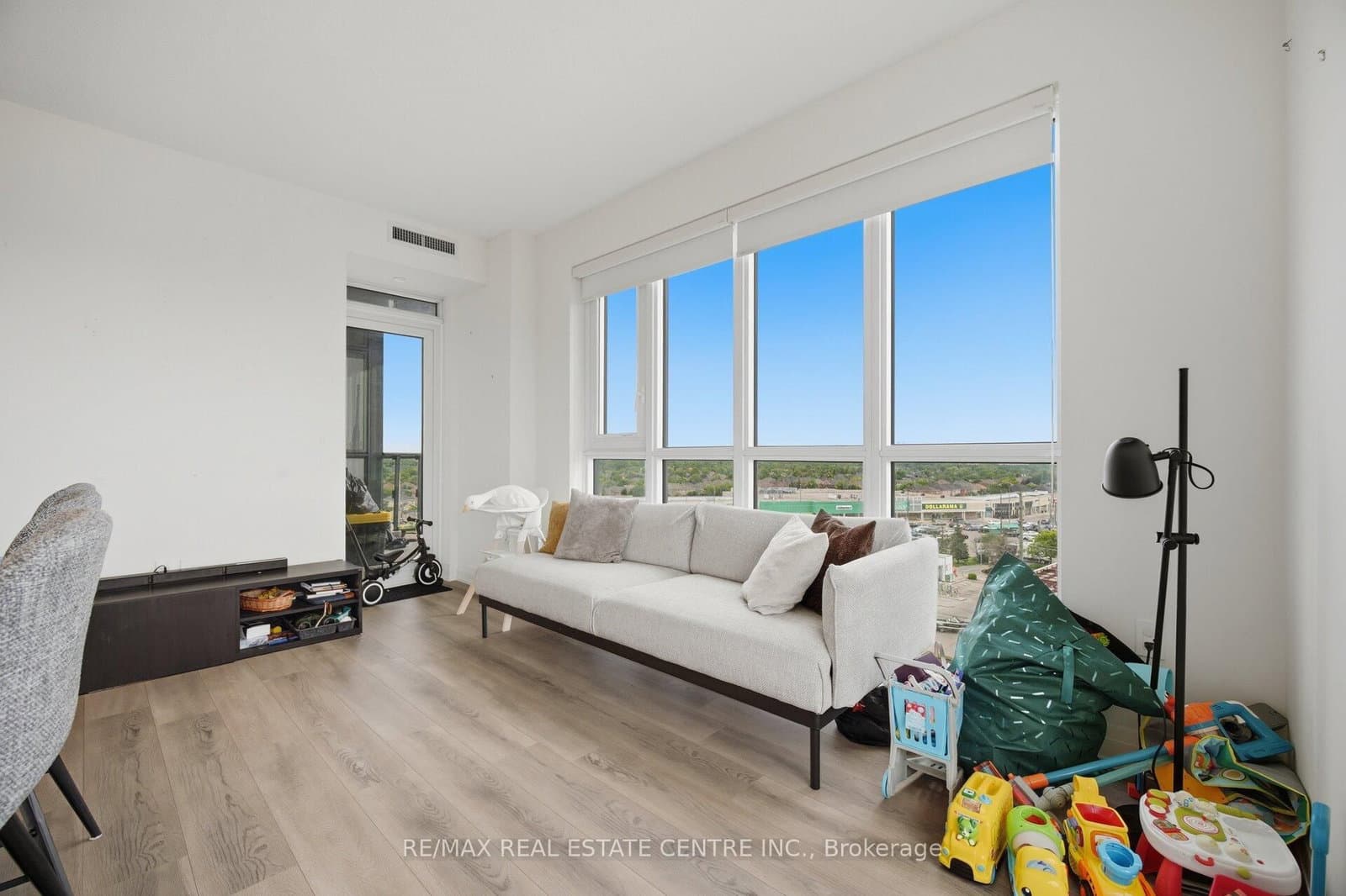 509 Dundas Street W, Unit 618 thumbnail 18