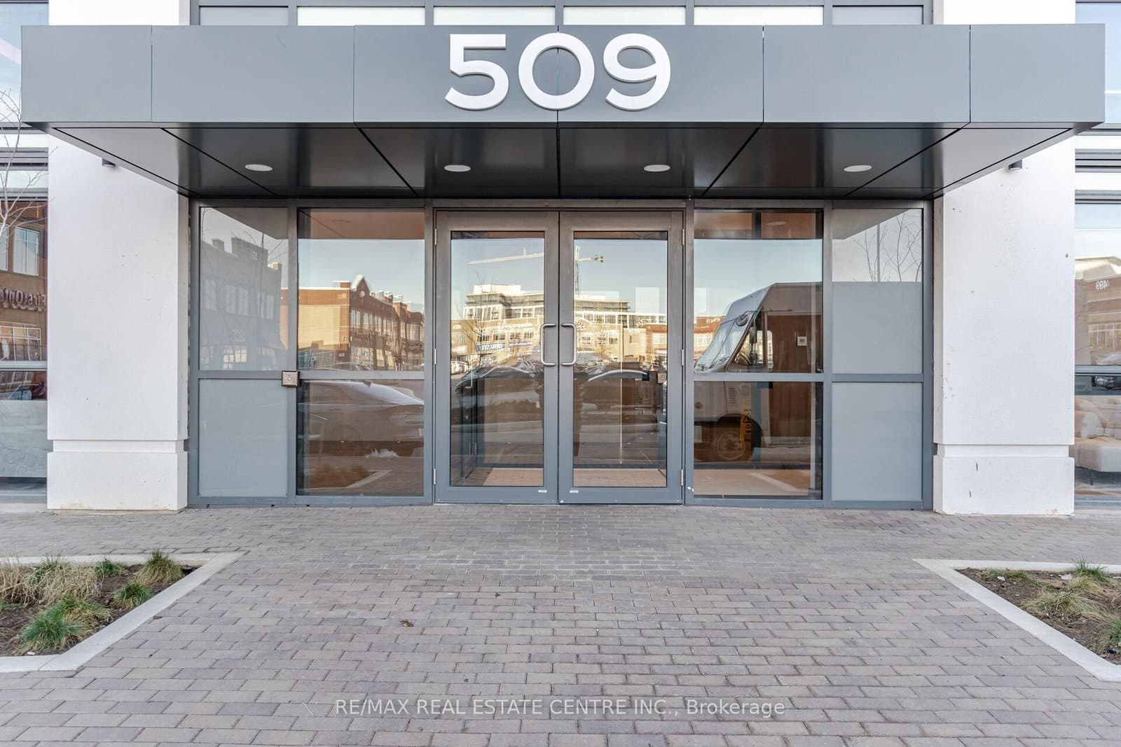 509 Dundas Street W, Unit 618 thumbnail 2