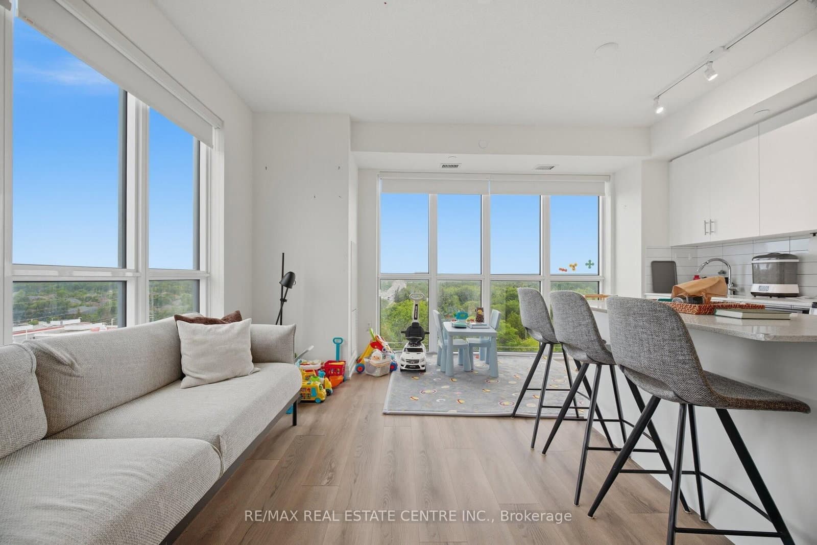509 Dundas Street W, Unit 618 thumbnail 21