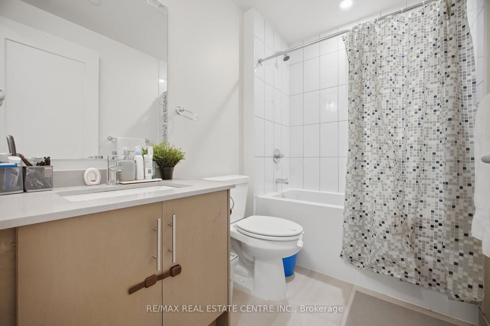 509 Dundas Street W, Unit 618 thumbnail 25