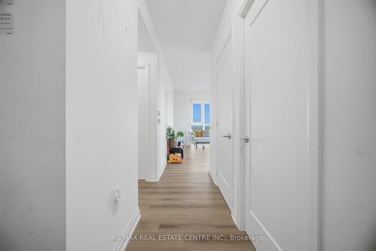509 Dundas Street W, Unit 618 thumbnail 8