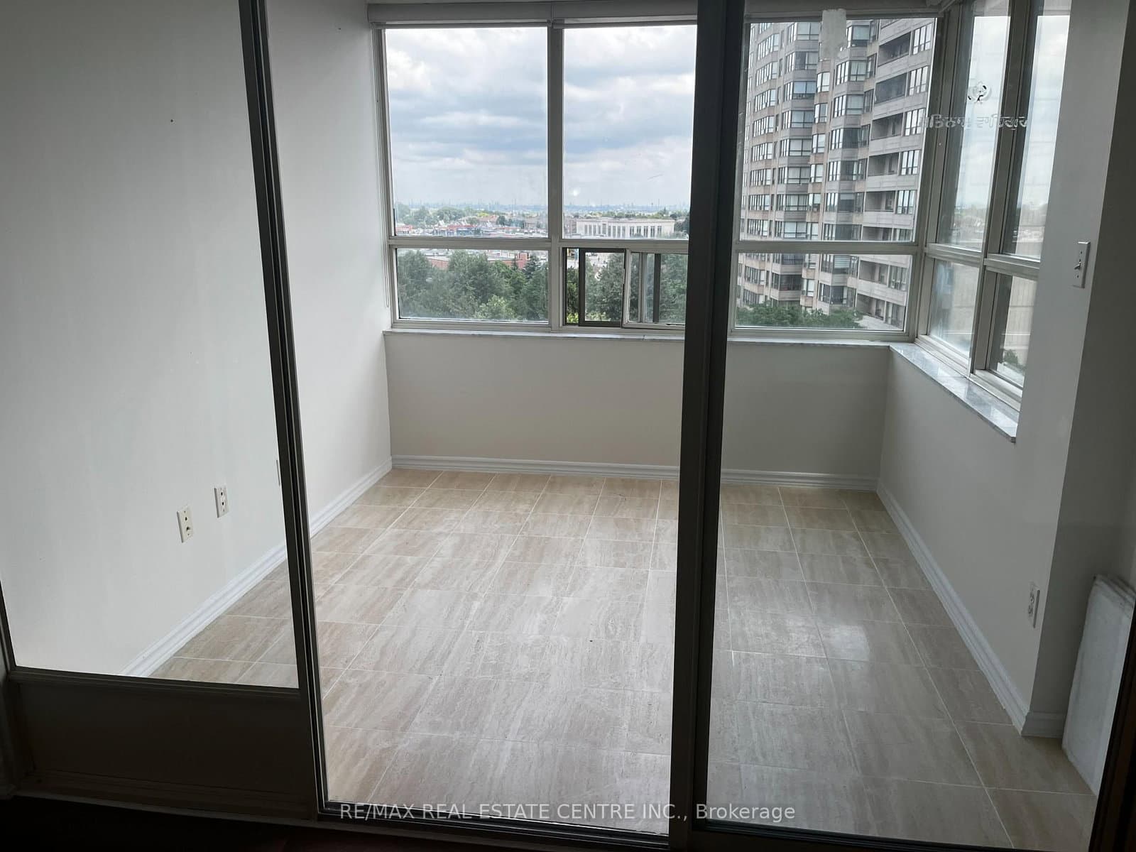 30 Malta Avenue E, Unit 802 thumbnail 13
