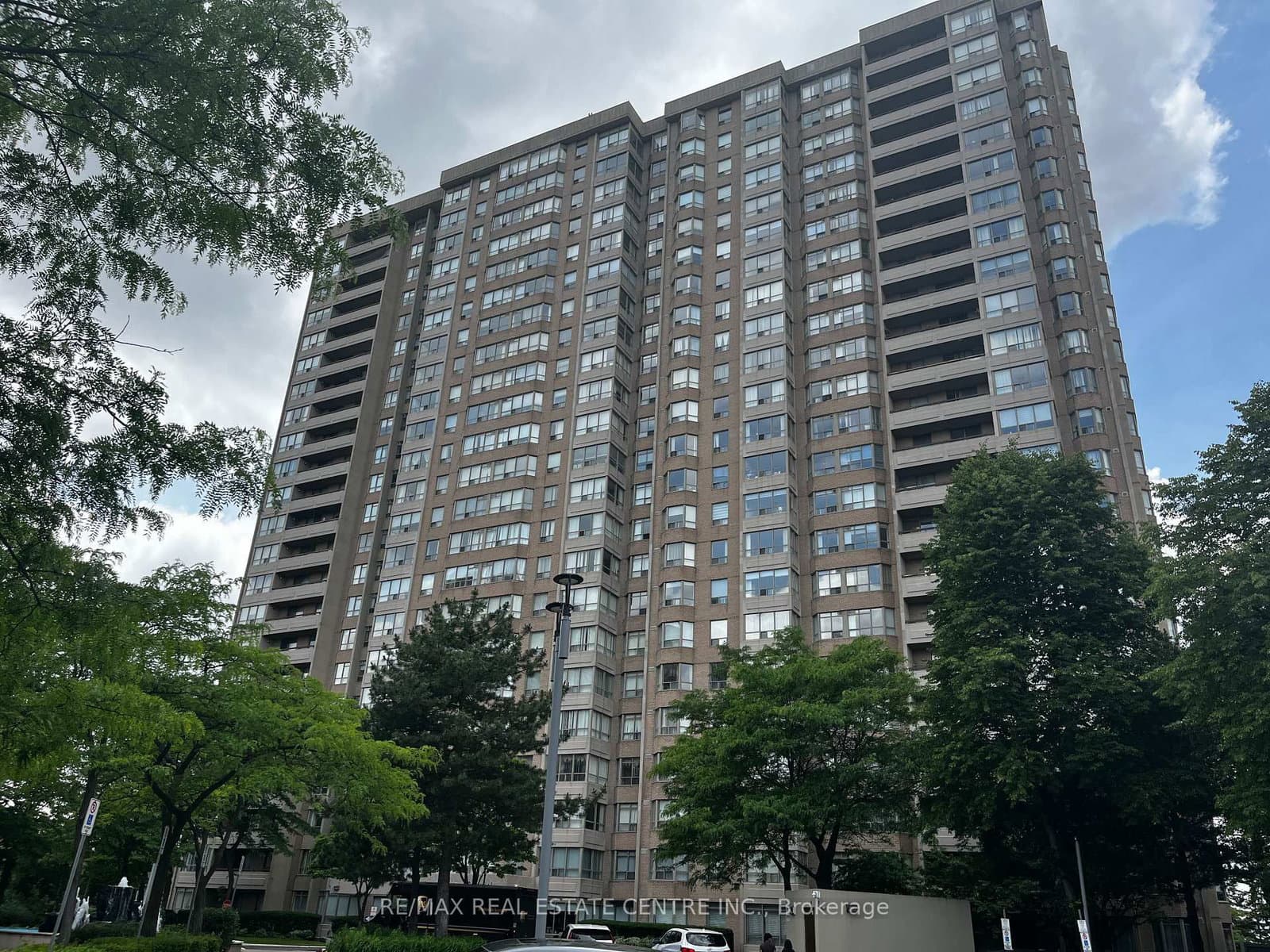 30 Malta Avenue E, Unit 802 thumbnail 2
