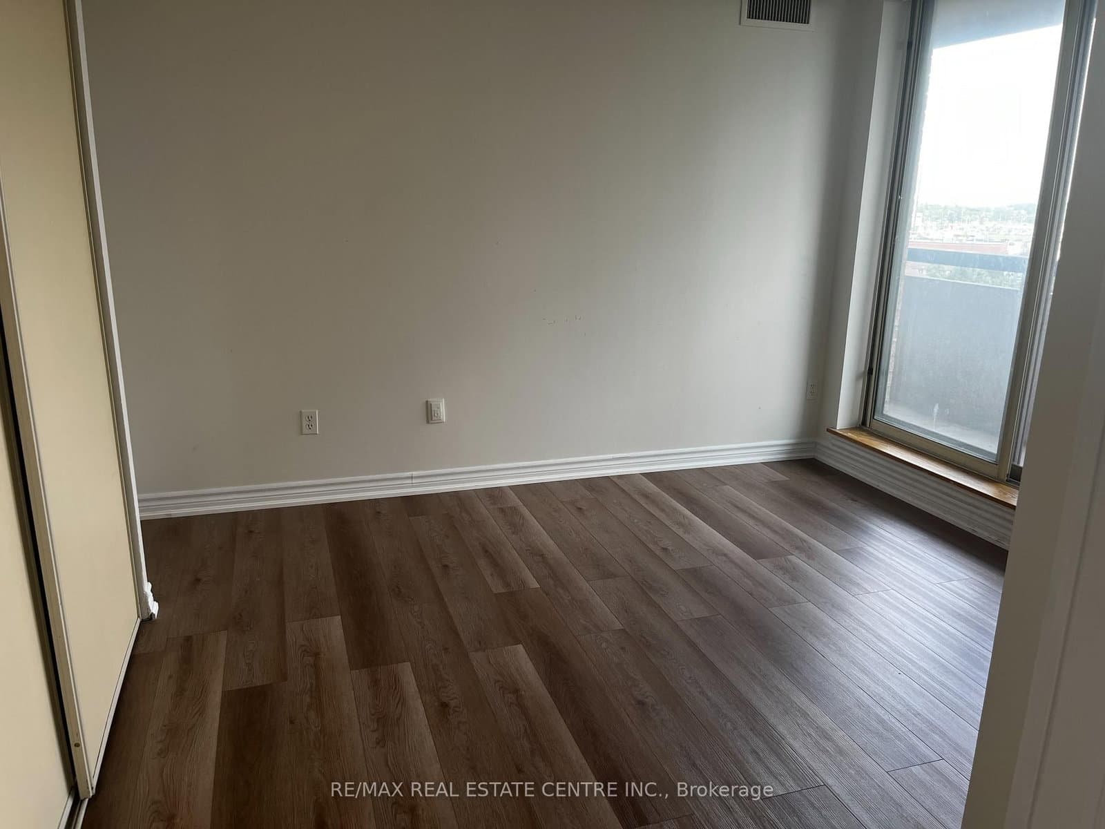 30 Malta Avenue E, Unit 802 thumbnail 20