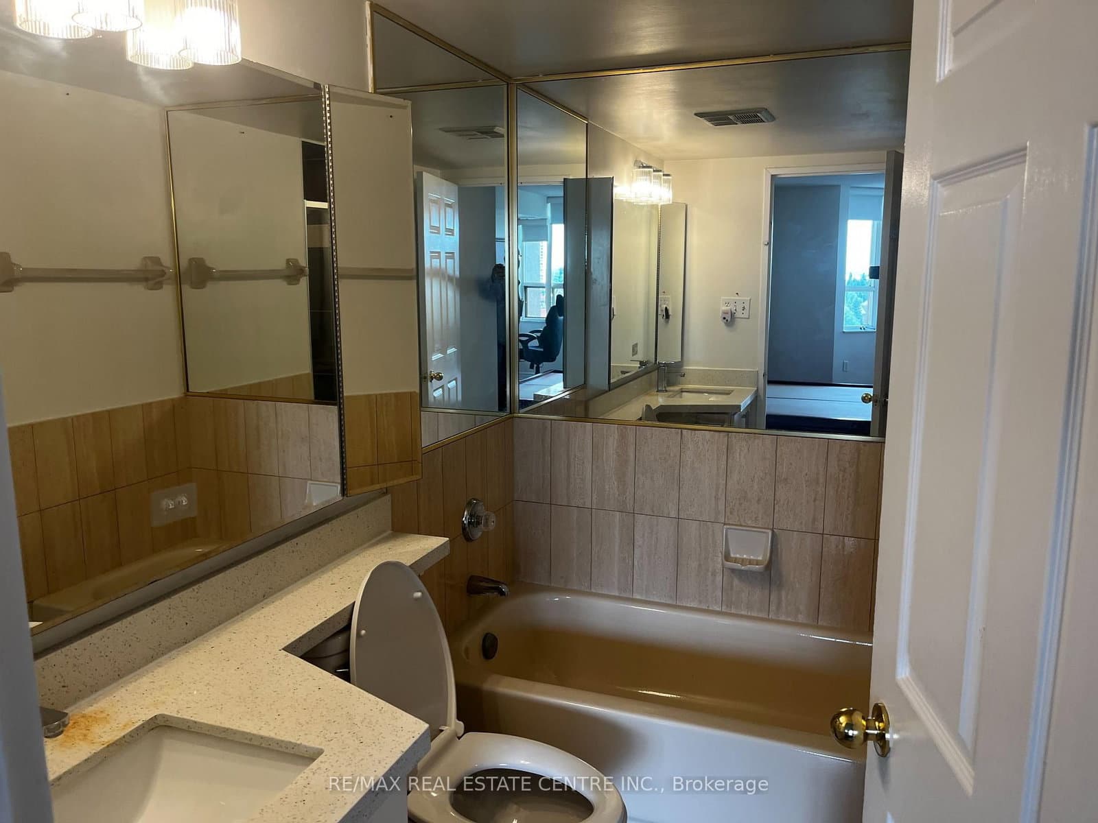 30 Malta Avenue E, Unit 802 thumbnail 26