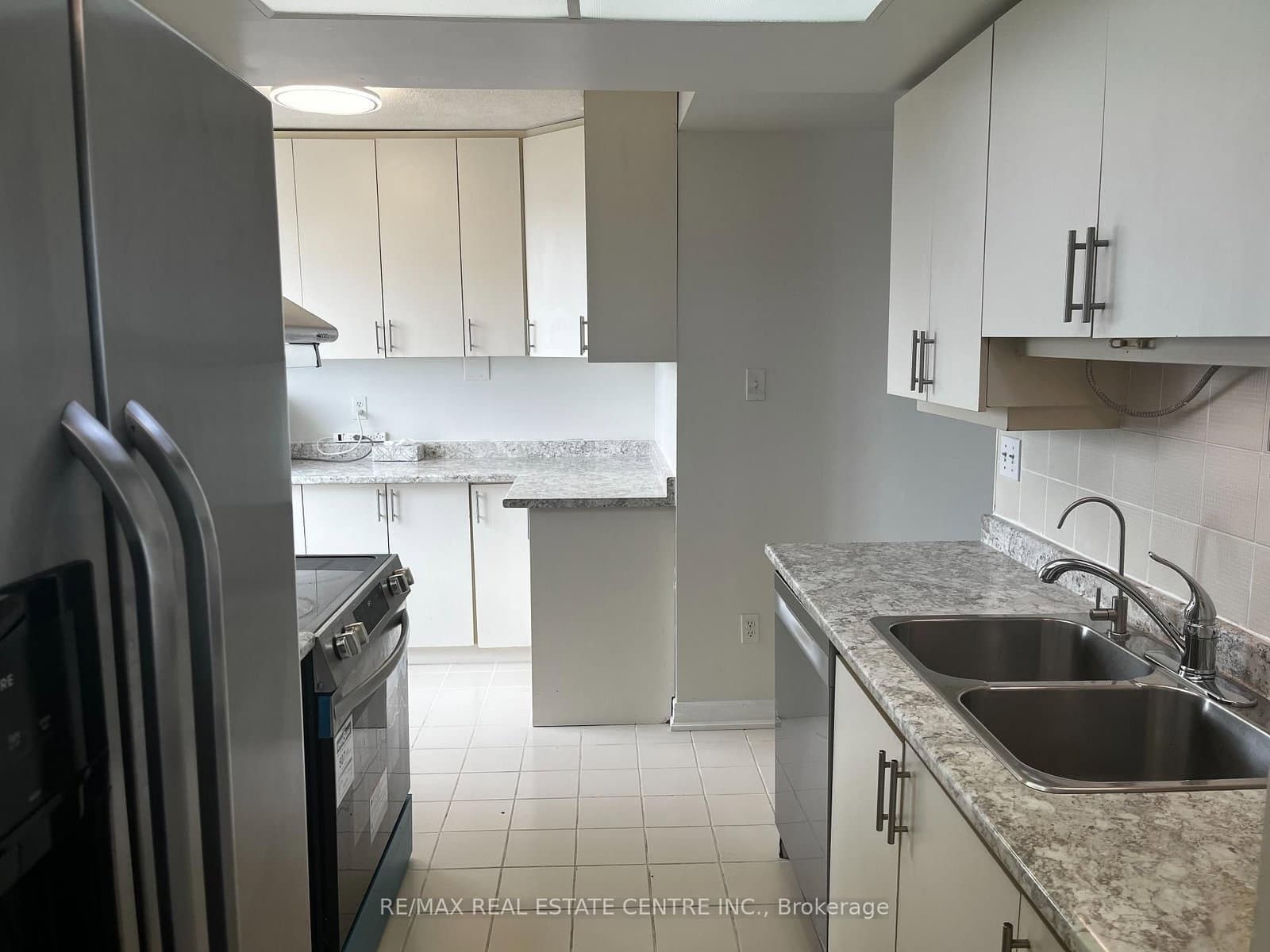 30 Malta Avenue E, Unit 802 thumbnail 29