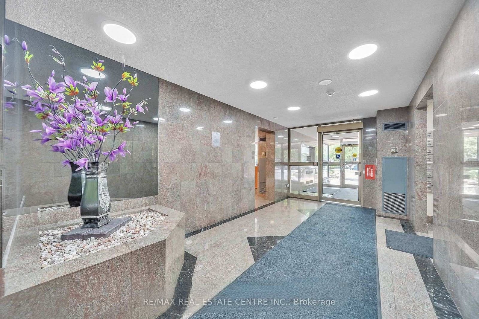 30 Malta Avenue E, Unit 802 thumbnail 5