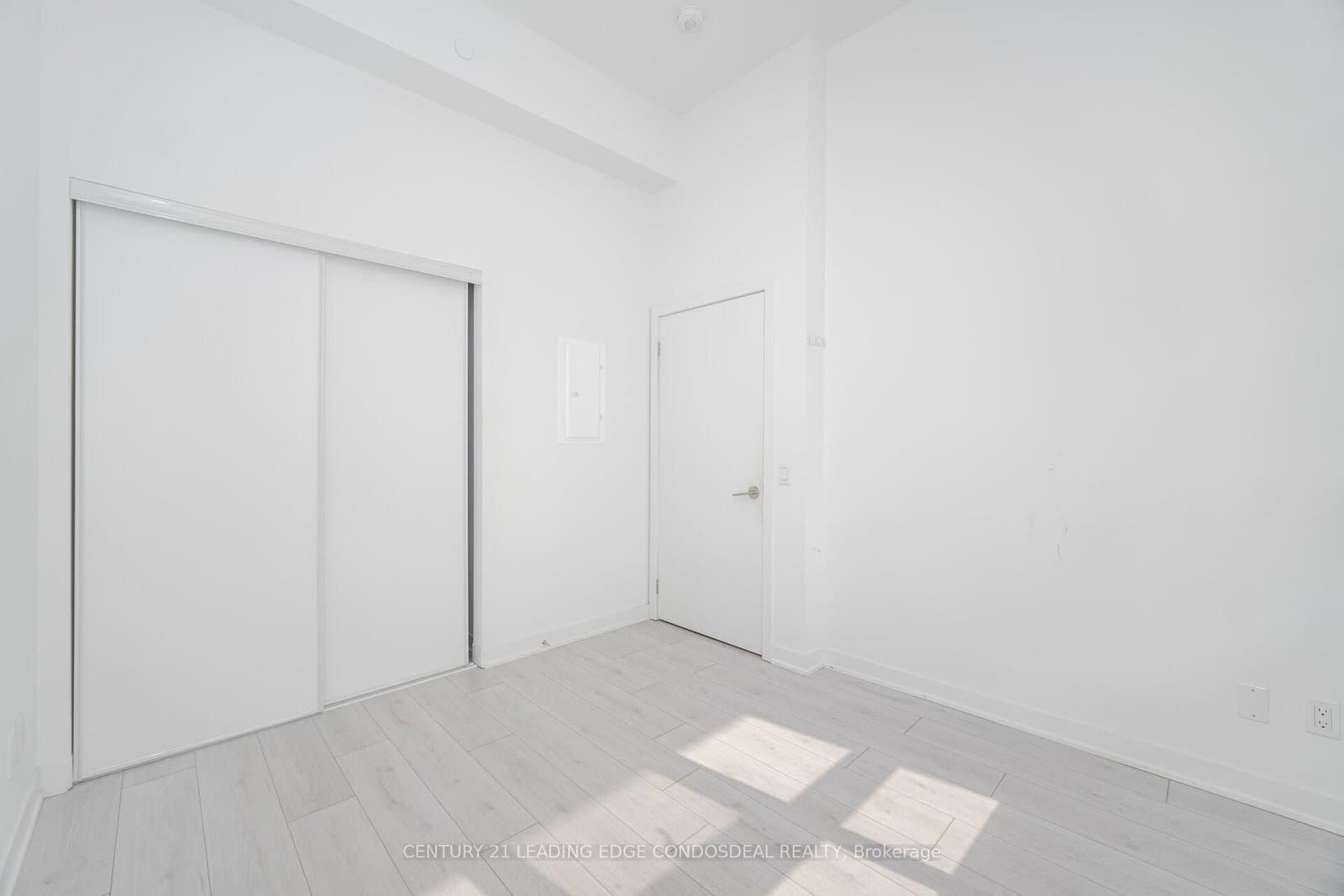 405 Dundas Street W, Unit 234 thumbnail 21