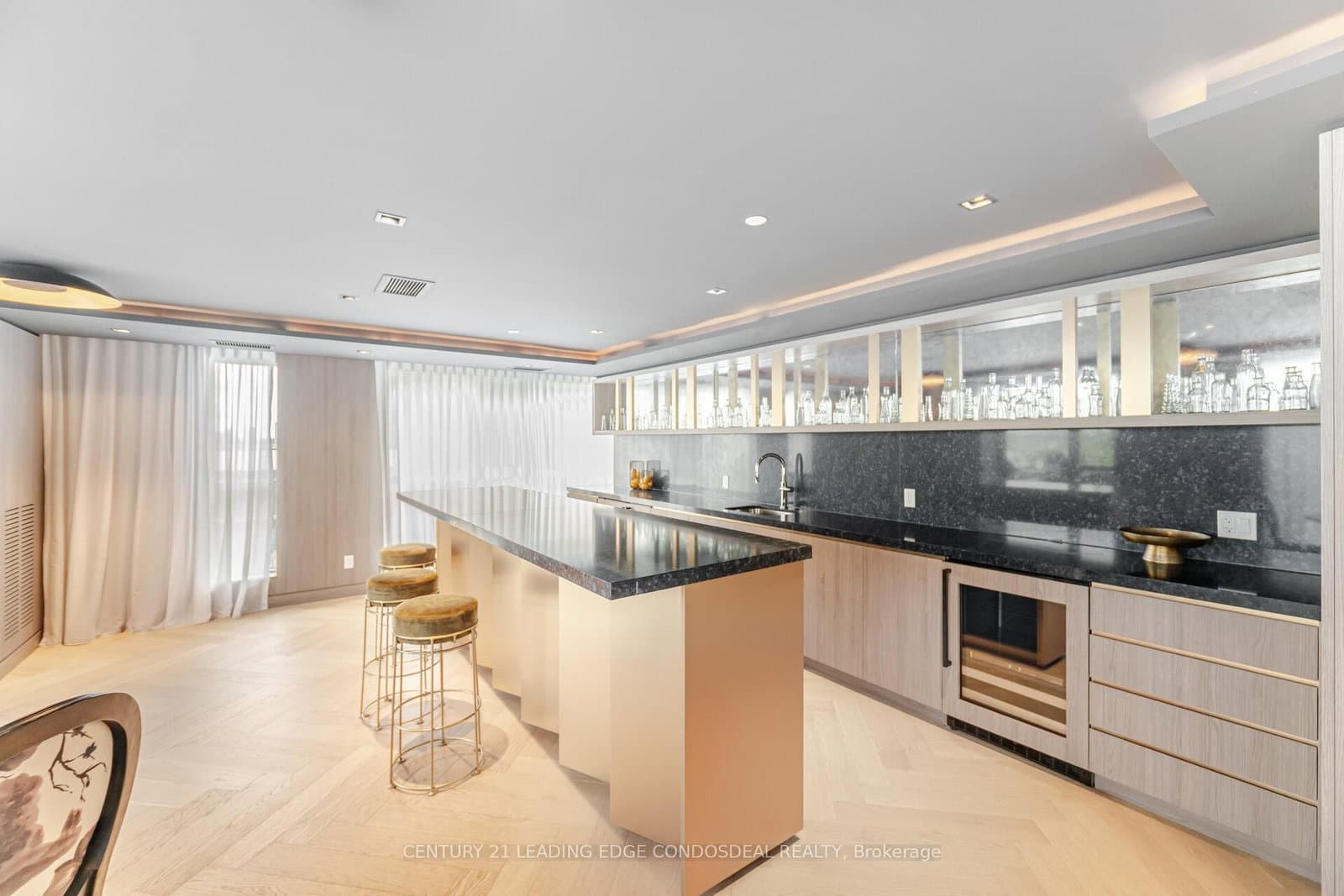 405 Dundas Street W, Unit 234 thumbnail 37