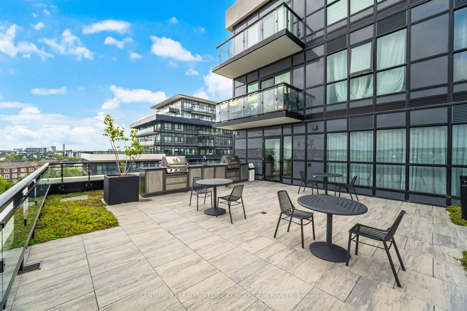 405 Dundas Street W, Unit 234 thumbnail 42