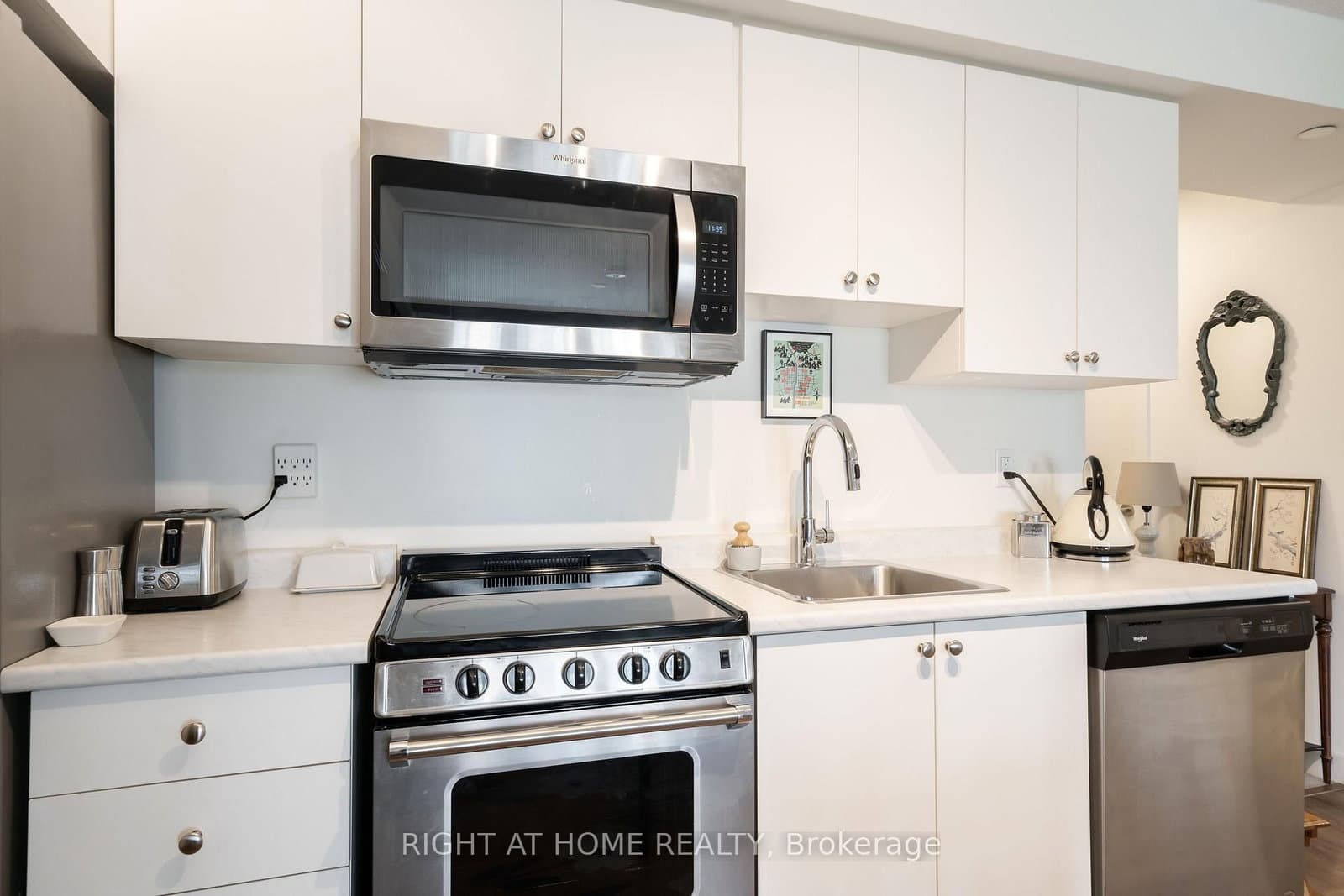 10 Wilby Crescent, Unit 807 thumbnail 10