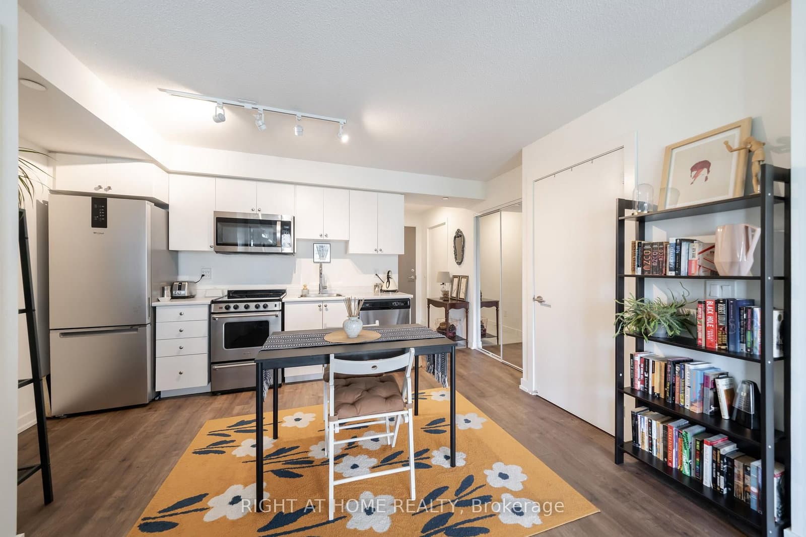 10 Wilby Crescent, Unit 807 thumbnail 11