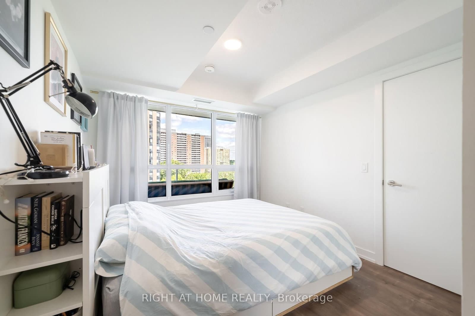 10 Wilby Crescent, Unit 807 thumbnail 15