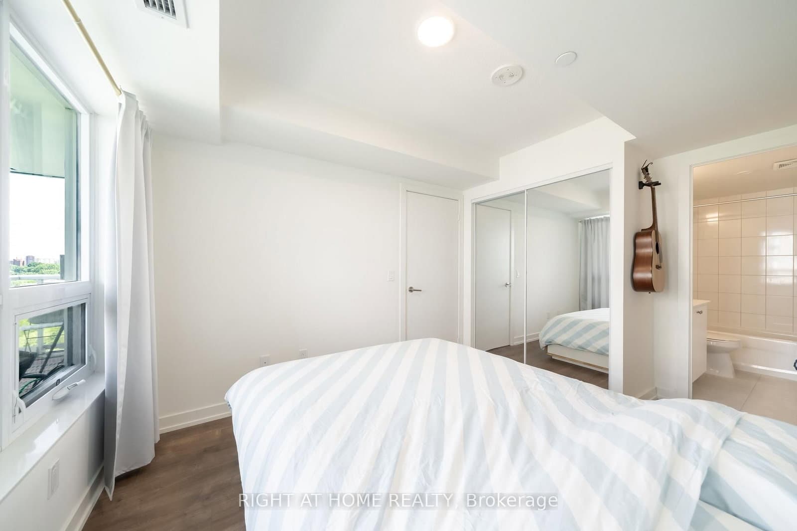10 Wilby Crescent, Unit 807 thumbnail 16