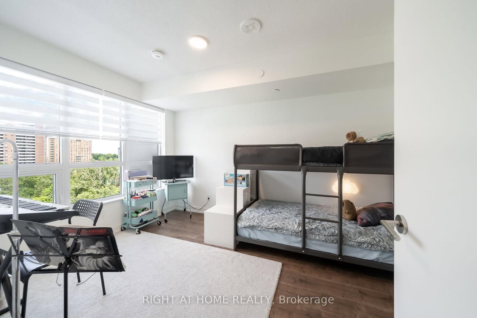 10 Wilby Crescent, Unit 807 thumbnail 27