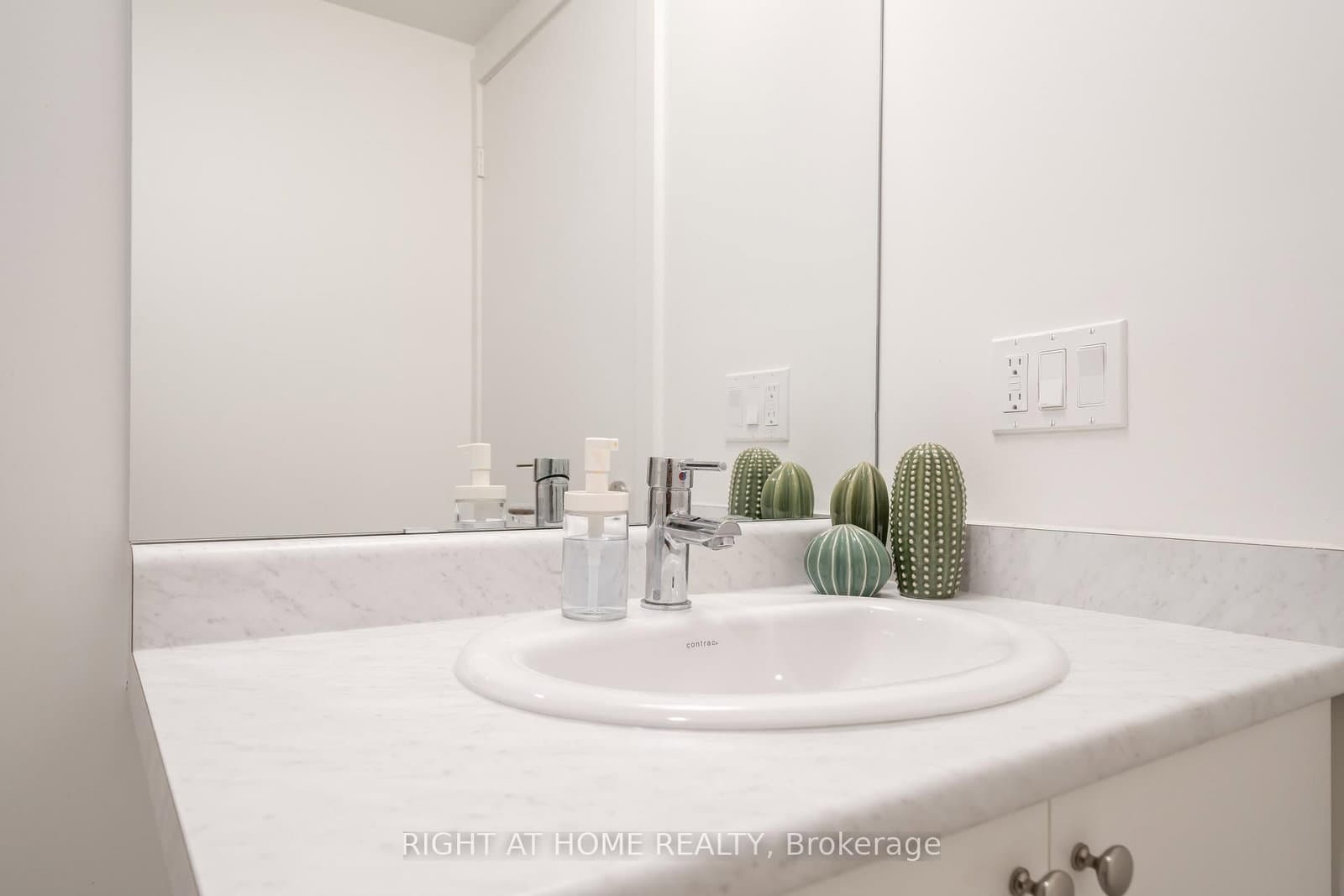 10 Wilby Crescent, Unit 807 thumbnail 31