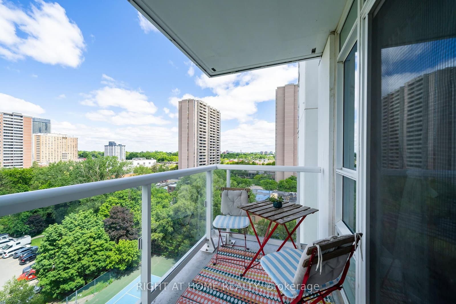 10 Wilby Crescent, Unit 807 thumbnail 32