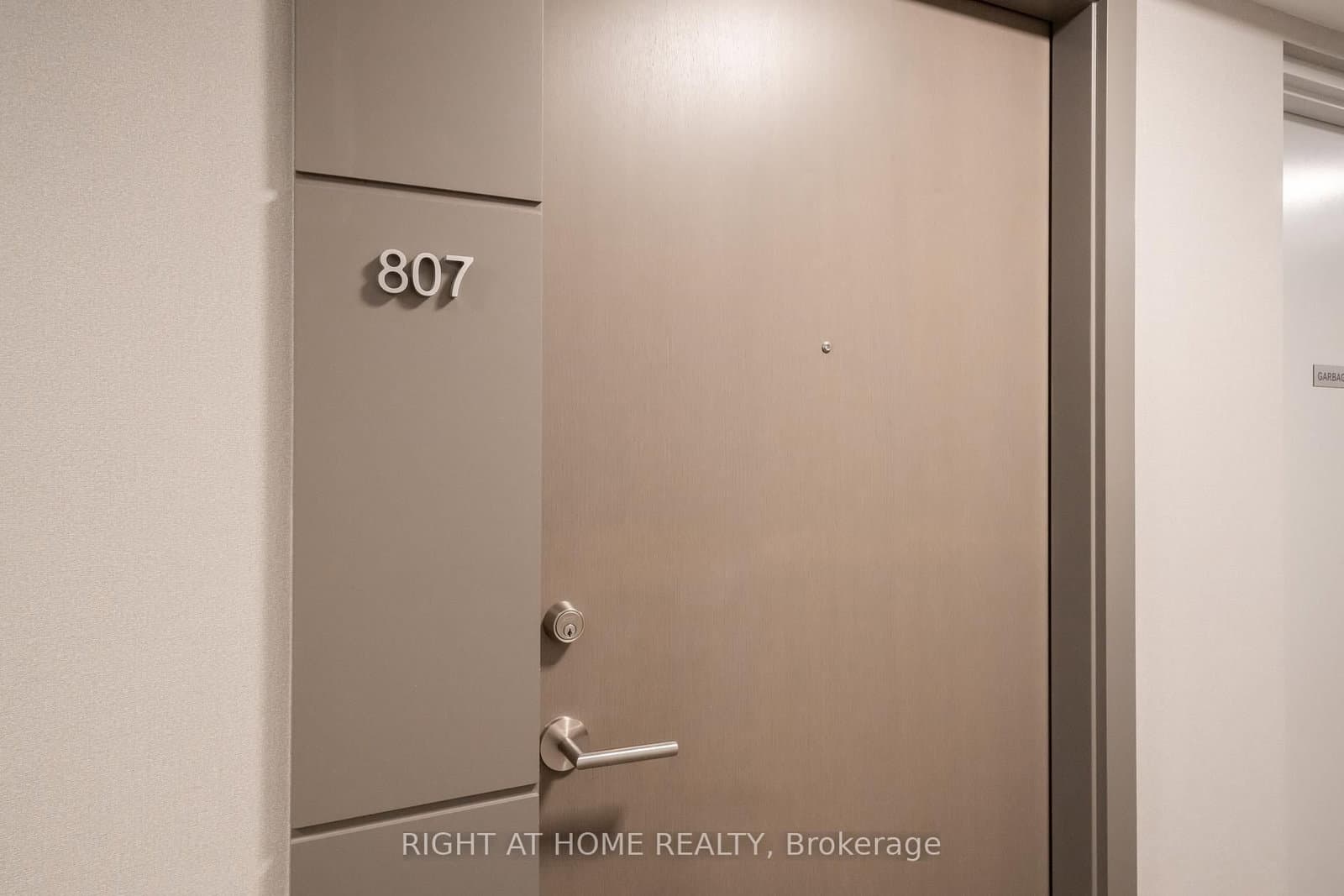 10 Wilby Crescent, Unit 807 thumbnail 4