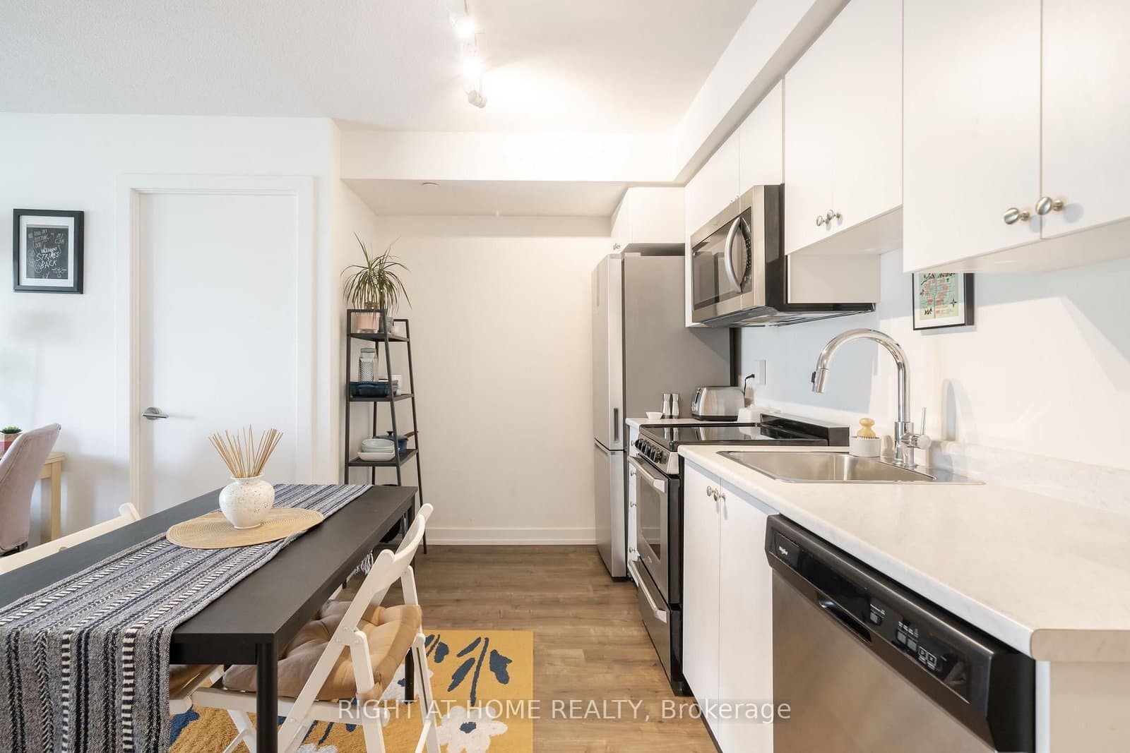 10 Wilby Crescent, Unit 807 thumbnail 7