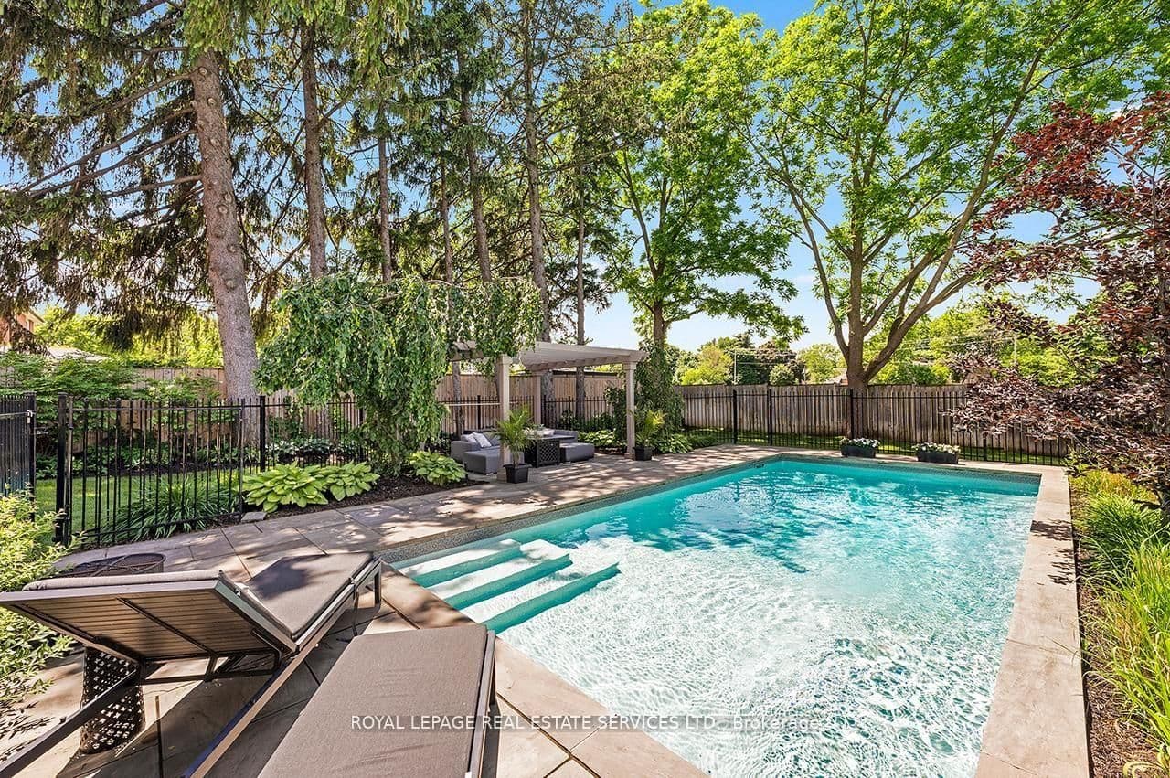 24 Jopling Avenue N - Image 1