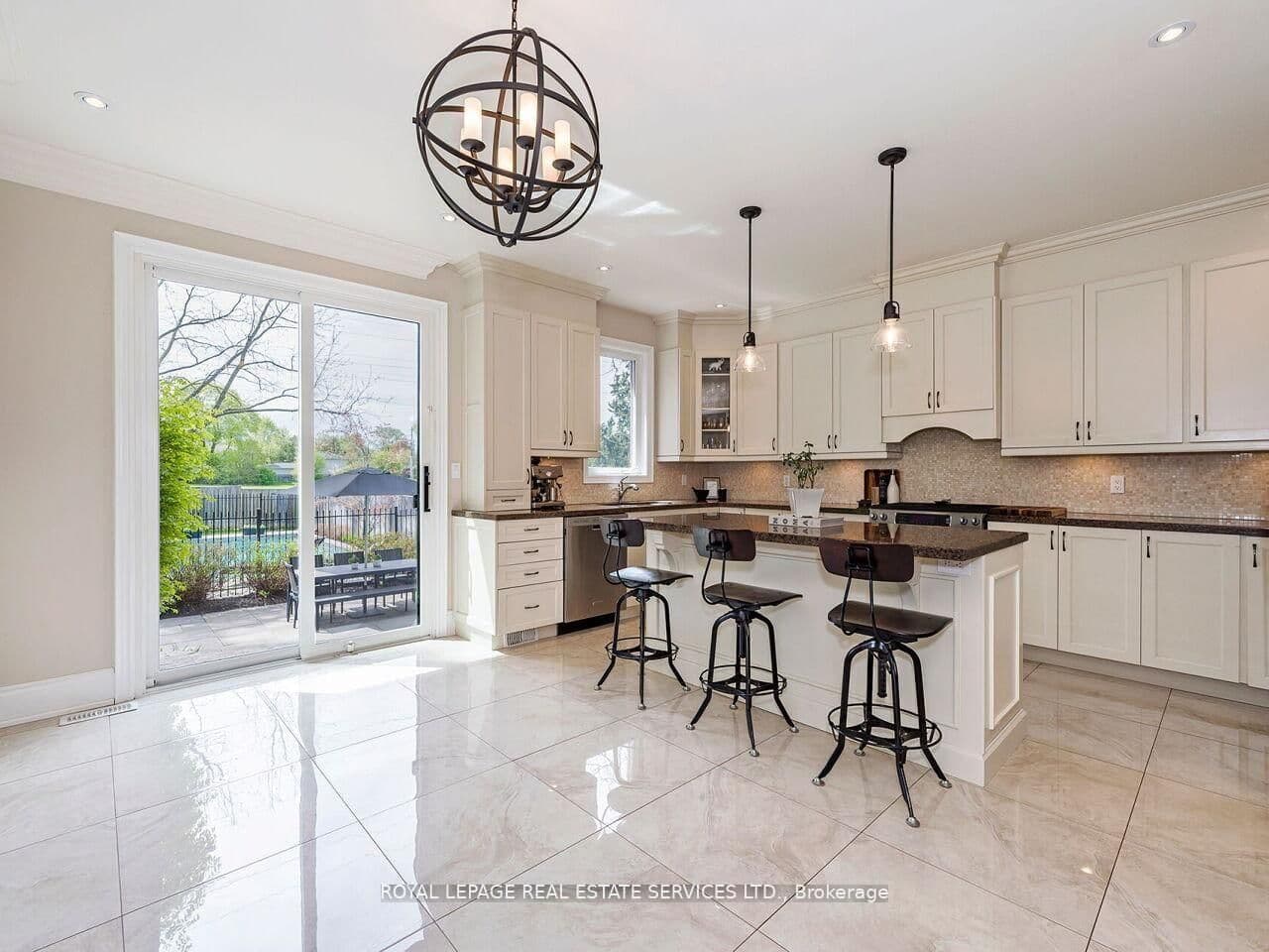 24 Jopling Avenue N thumbnail 13