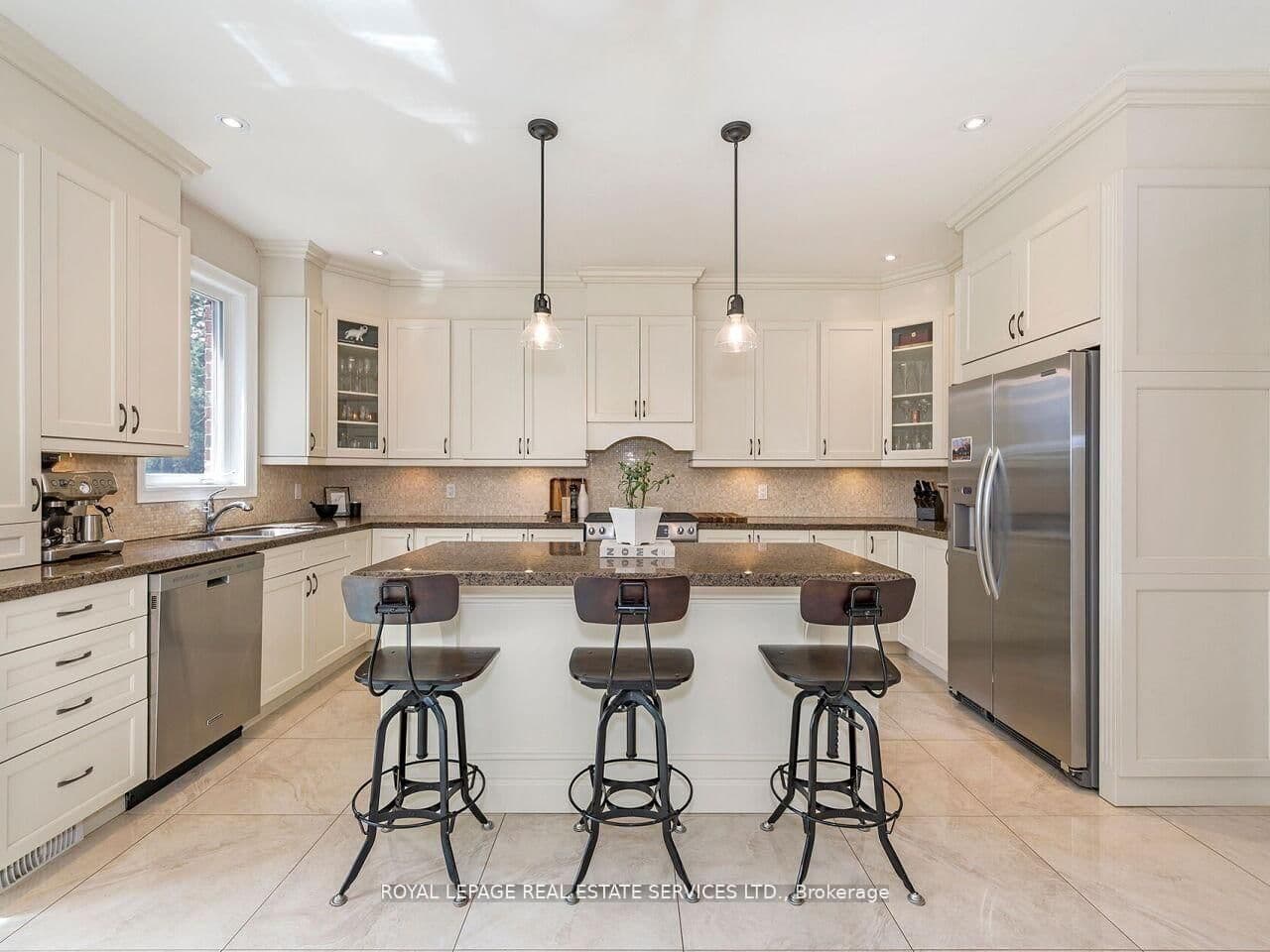 24 Jopling Avenue N thumbnail 14