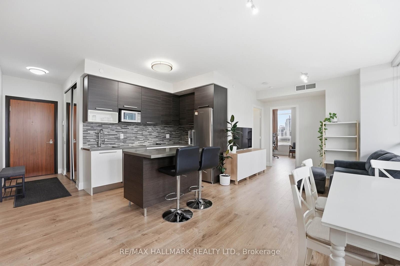 #710 - 36 Park Lawn Road