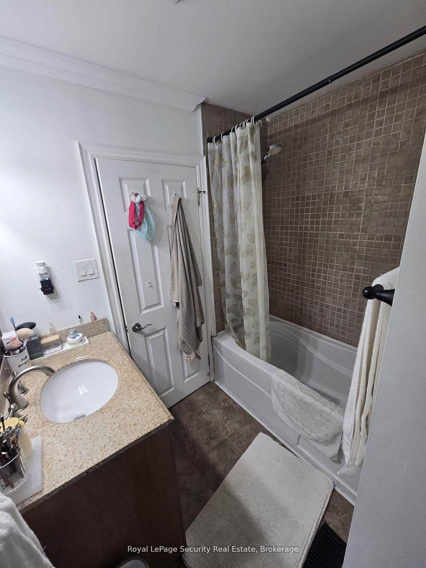 36 Noranda Drive, Unit Upper thumbnail 9