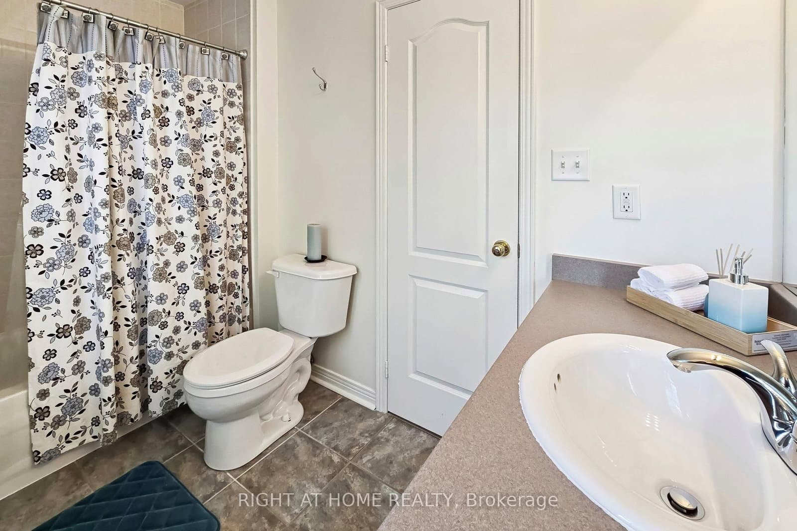 4263 Couples Crescent thumbnail 23