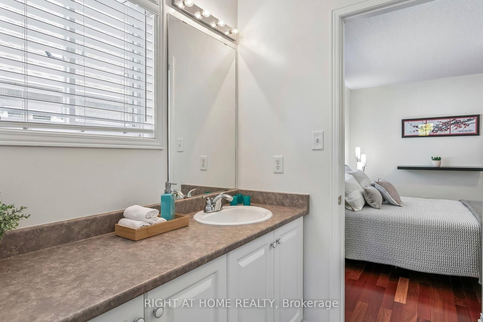 4263 Couples Crescent thumbnail 25