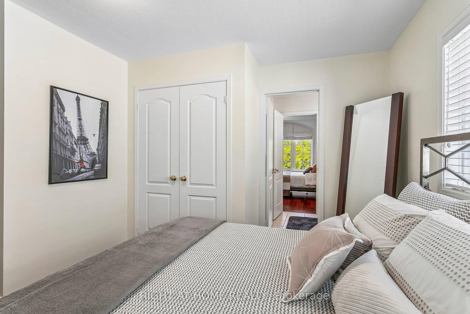 4263 Couples Crescent thumbnail 27
