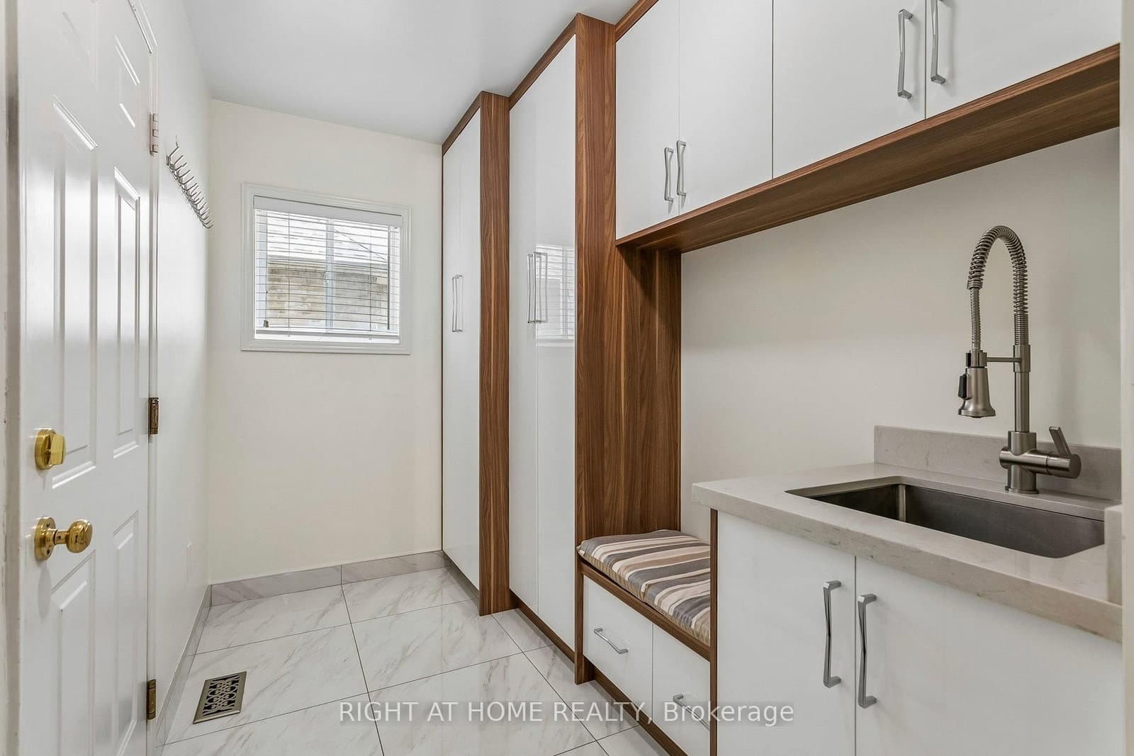 4263 Couples Crescent thumbnail 4