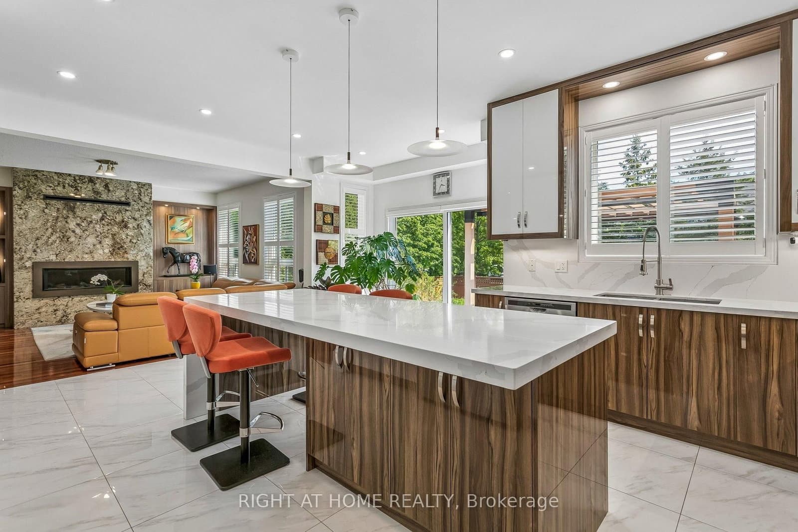 4263 Couples Crescent thumbnail 9