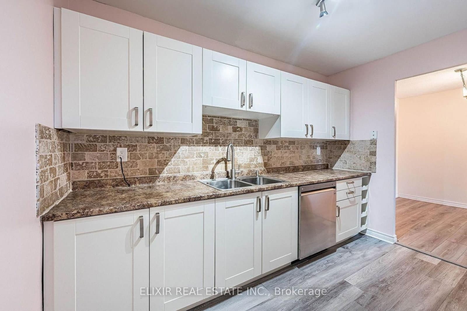 15 Elizabeth Street N, Unit 605 thumbnail 10