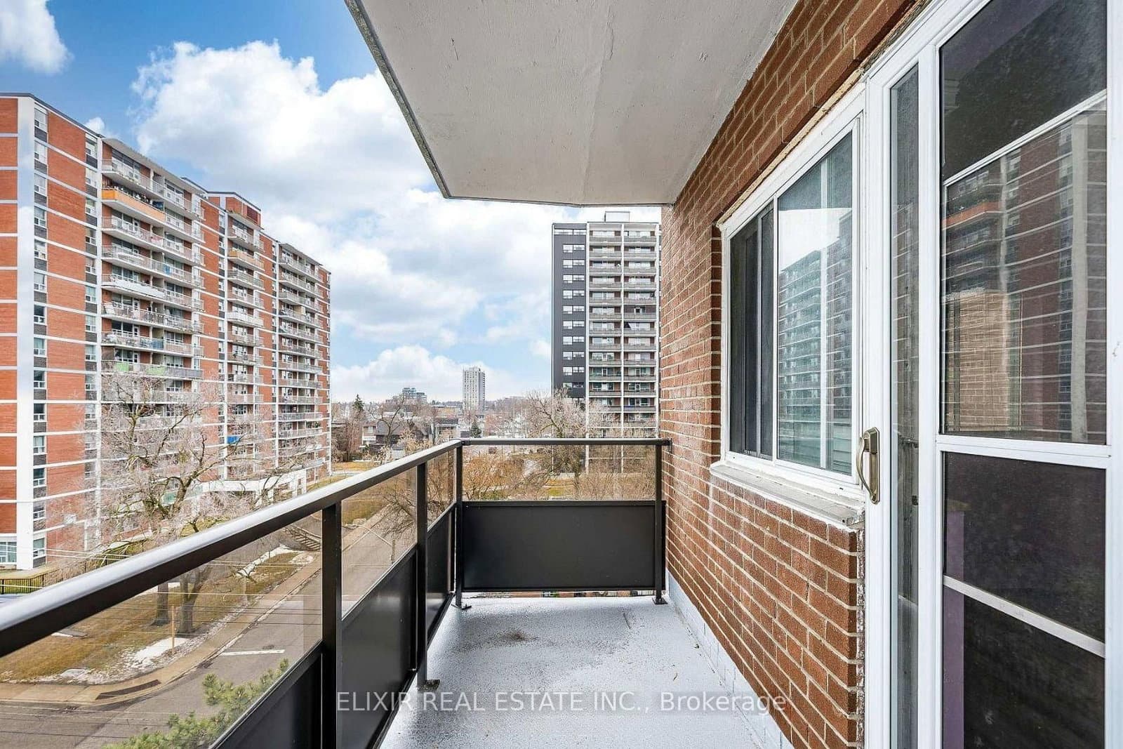 15 Elizabeth Street N, Unit 605 thumbnail 19