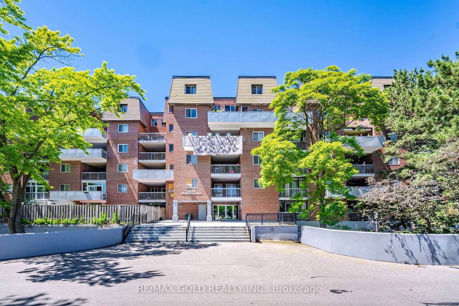 3025 The Credit Woodlands Drive, Unit 251 - Image 1