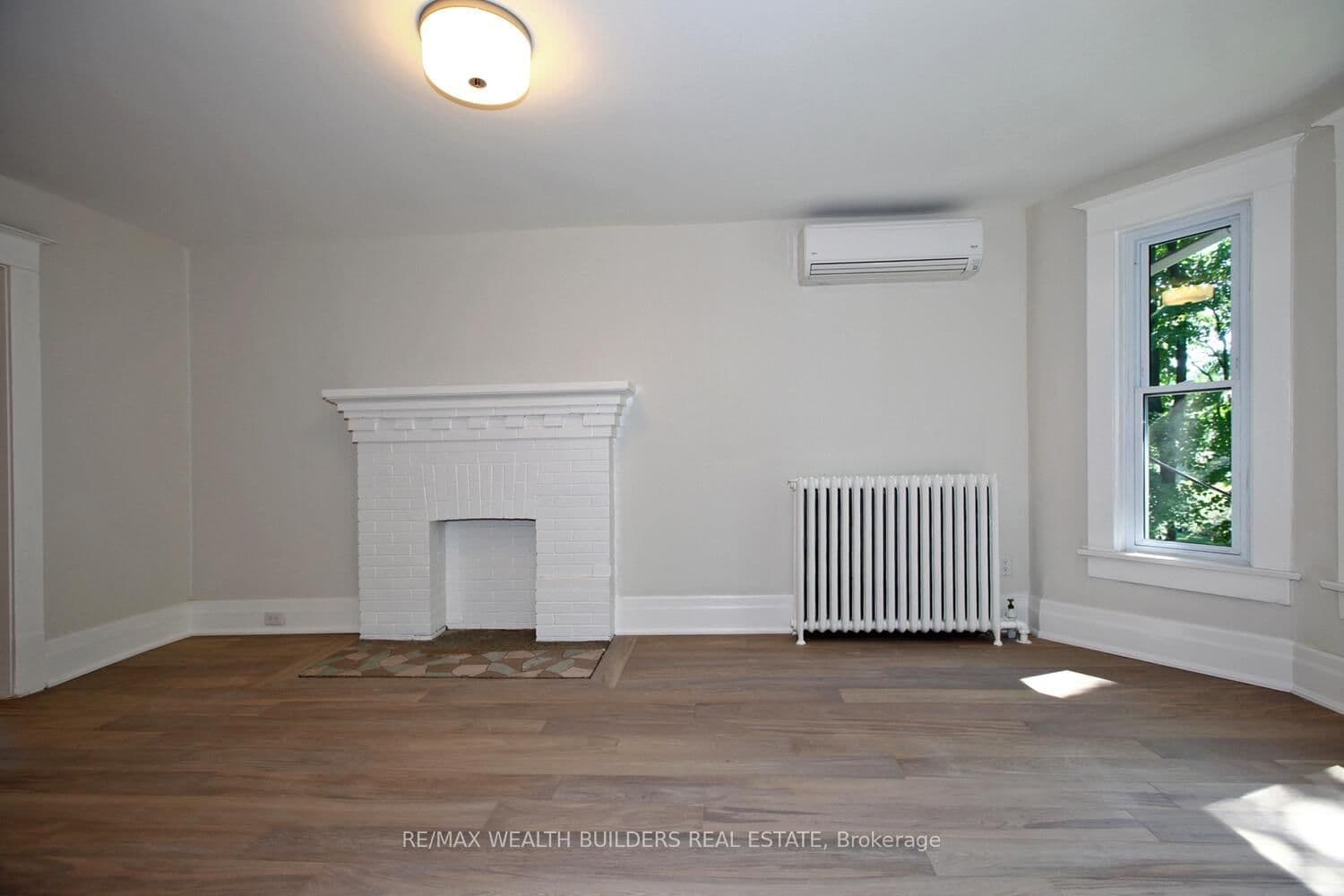 163 Parkside Drive, Unit B thumbnail 3