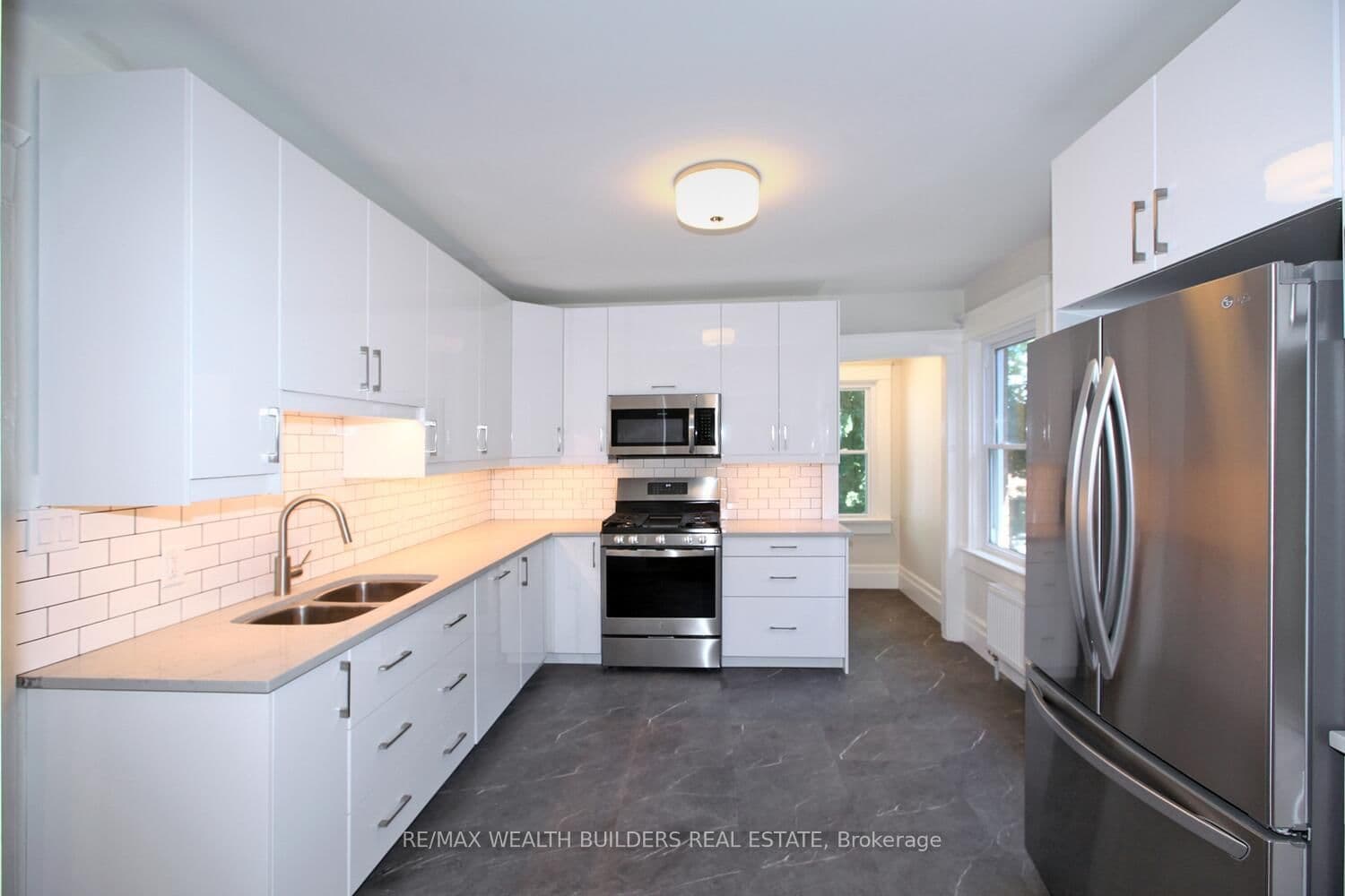 163 Parkside Drive, Unit B thumbnail 4