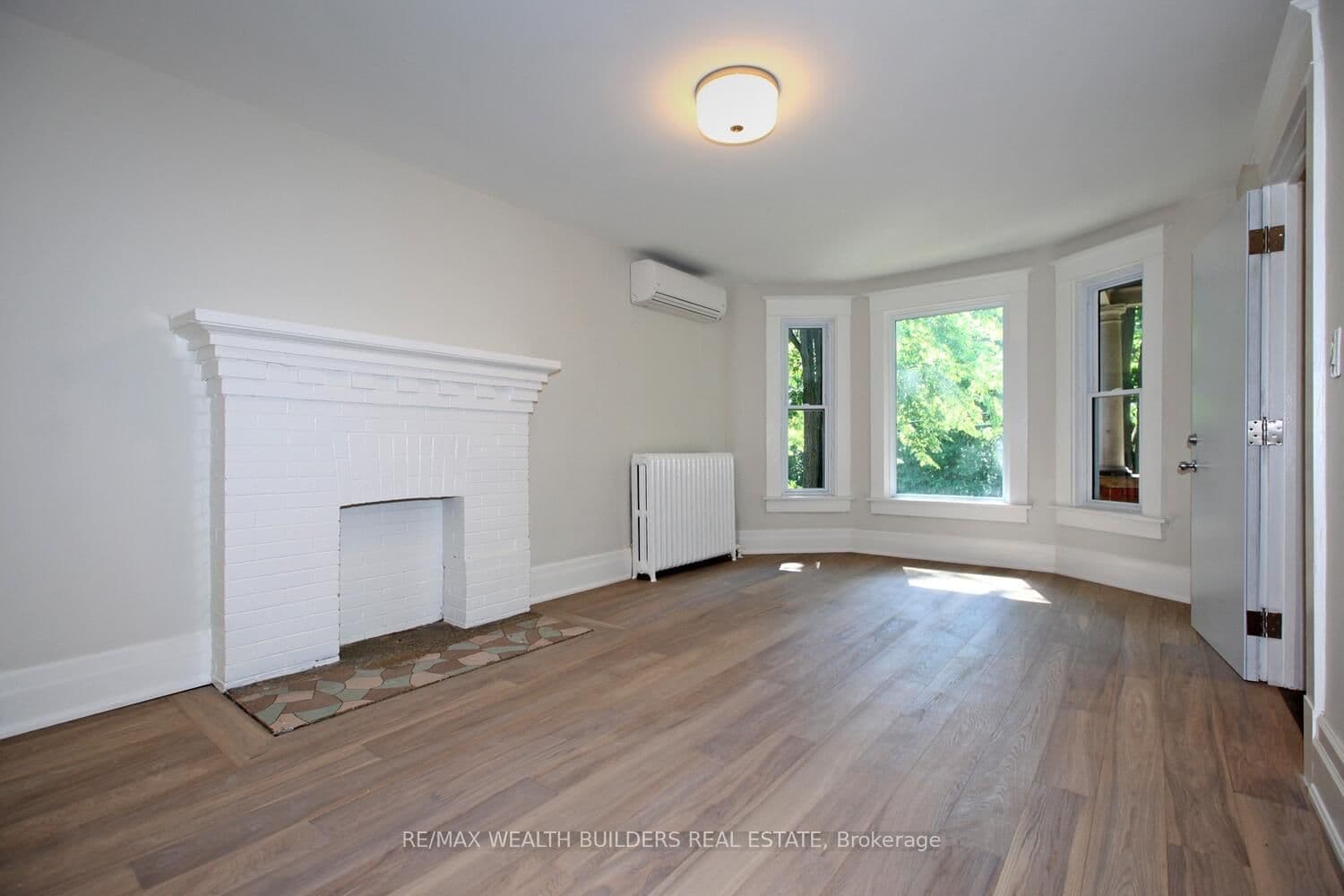 163 Parkside Drive, Unit B thumbnail 8