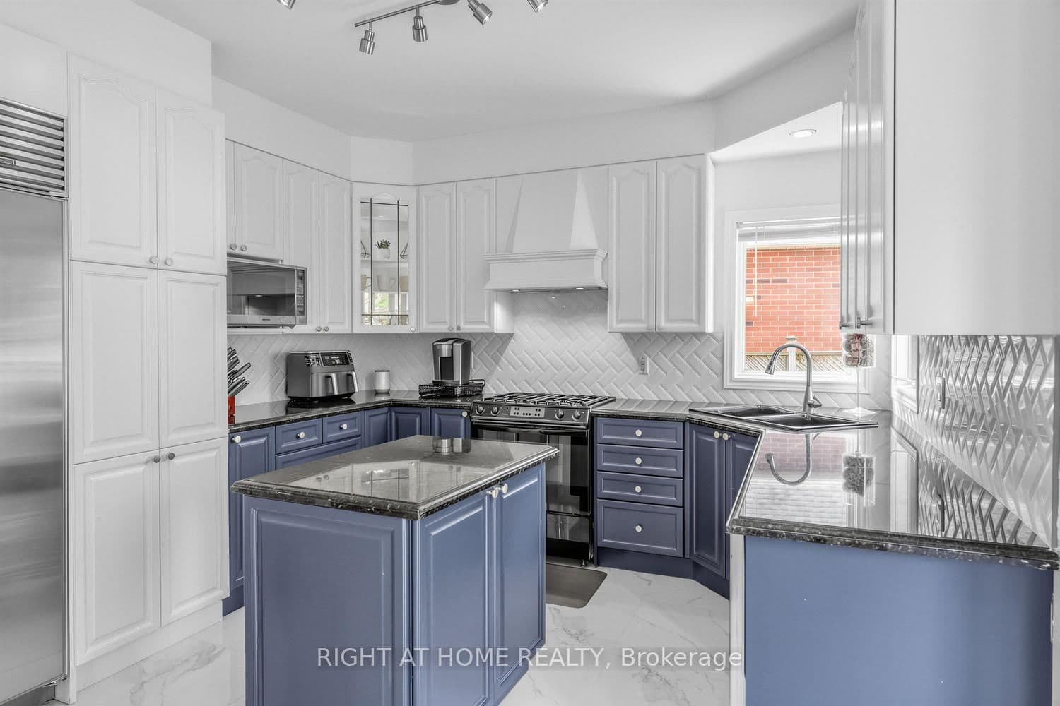 4145 Bonavista Crescent thumbnail 11