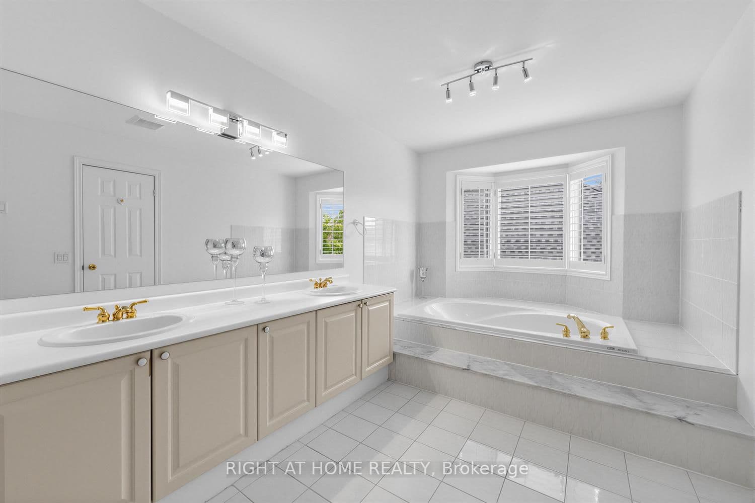 4145 Bonavista Crescent thumbnail 28